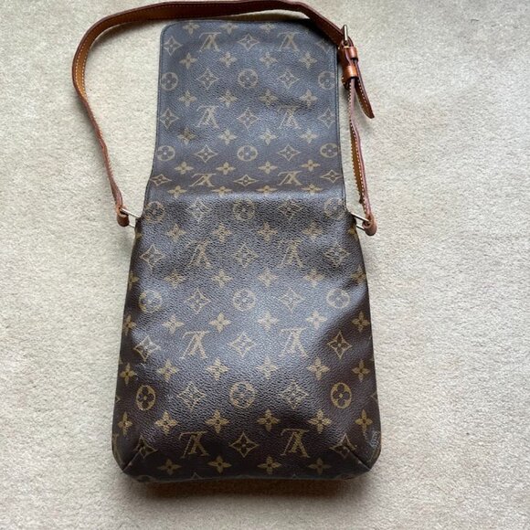 Louis Vuitton - Picture 10 of 13